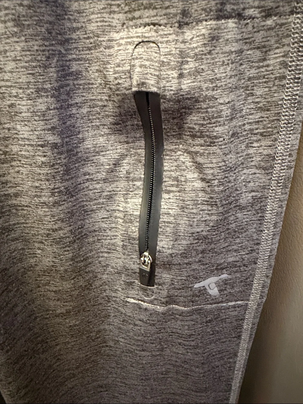 Genteal versatile gray